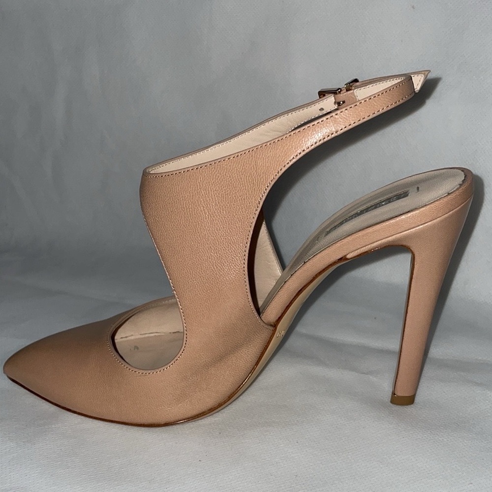 Giorgio Armani, timeless model, perfect for day-to-day outfits.